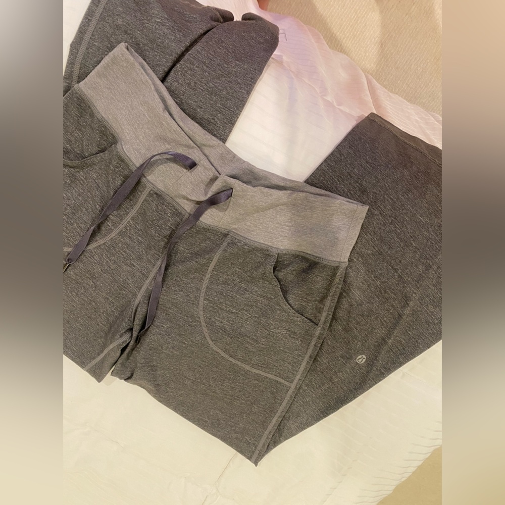 wide leg lulu athletic sweatpants!